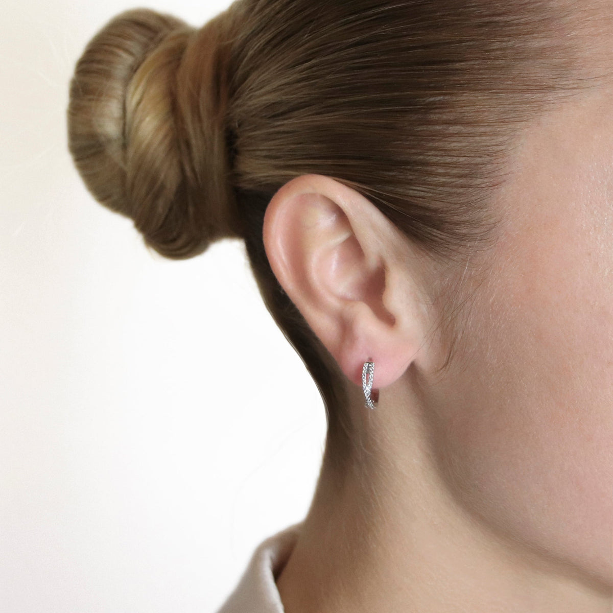 Mini hoop earrings with diamonds shop