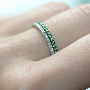 Granatsteinen in Grün und Diamanten